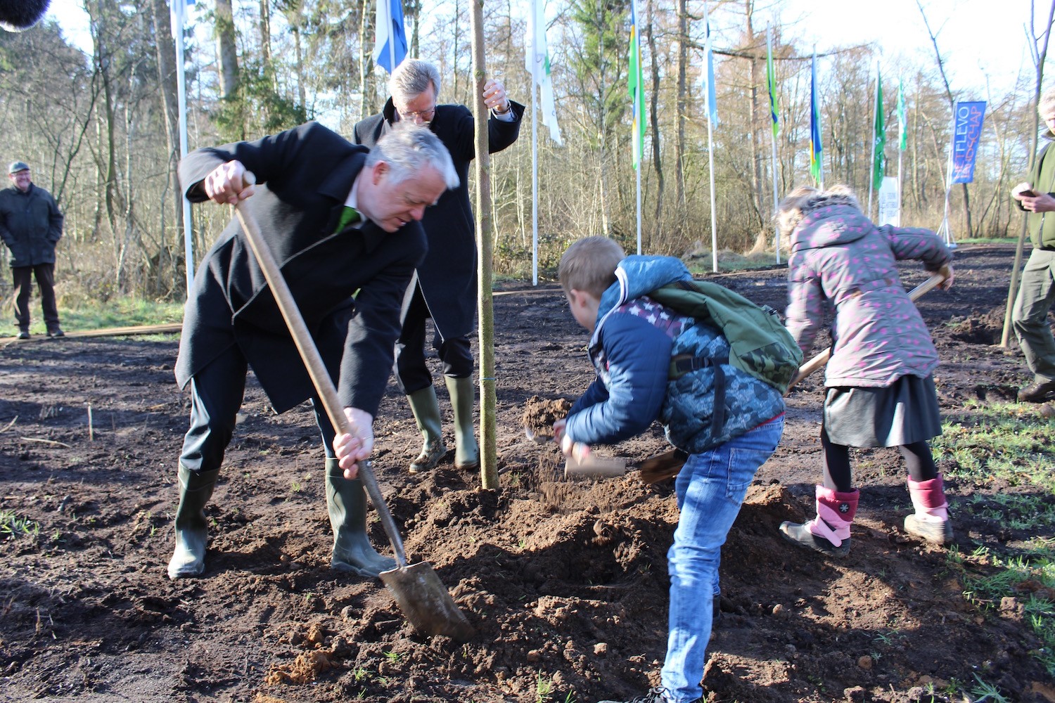 Schooljeugd Emmeloord plant 3000 bomen