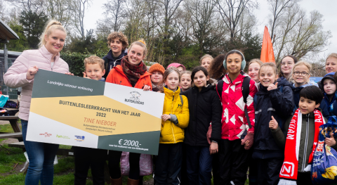 Juf Tine is de eerste Buitenlesleerkracht van Nederland