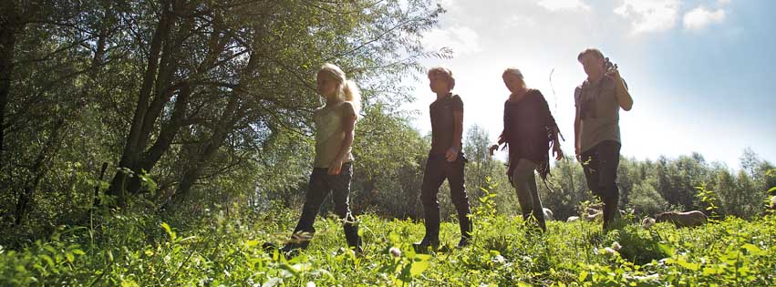 mensen wandelen natuur