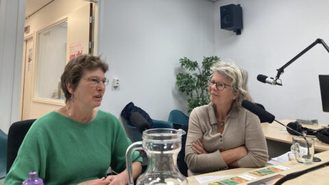 Moniek Löffler en Jolanda Blom in radiostudio Slotstad RTV