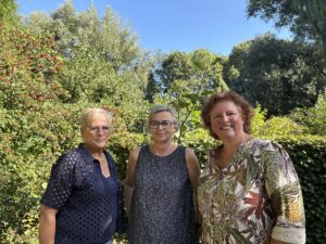 Begeleiders jongerenactiviteiten. Van links naar rechts: Gerda Bonninga, Lenie van Boxtel en Suzanne van Egmond 