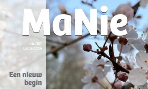 Tijdschriftcover met bloesemtakken en de titel "MaNie", lente-editie 2026, IVN Maas en Niers.