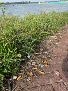 afval bij de Veerdam Druten