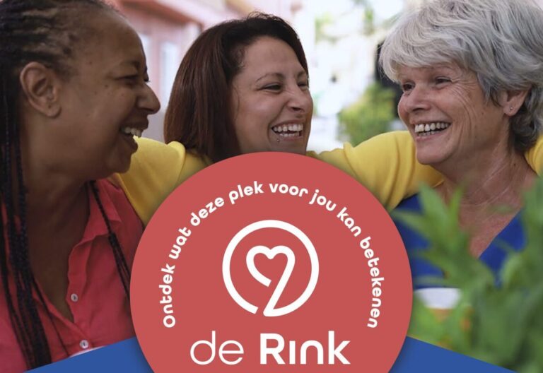 Drie lachende vrouwen omarmen elkaar met tekst: "Ontdek wat deze plek voor jou kan betekenen, de Rink."