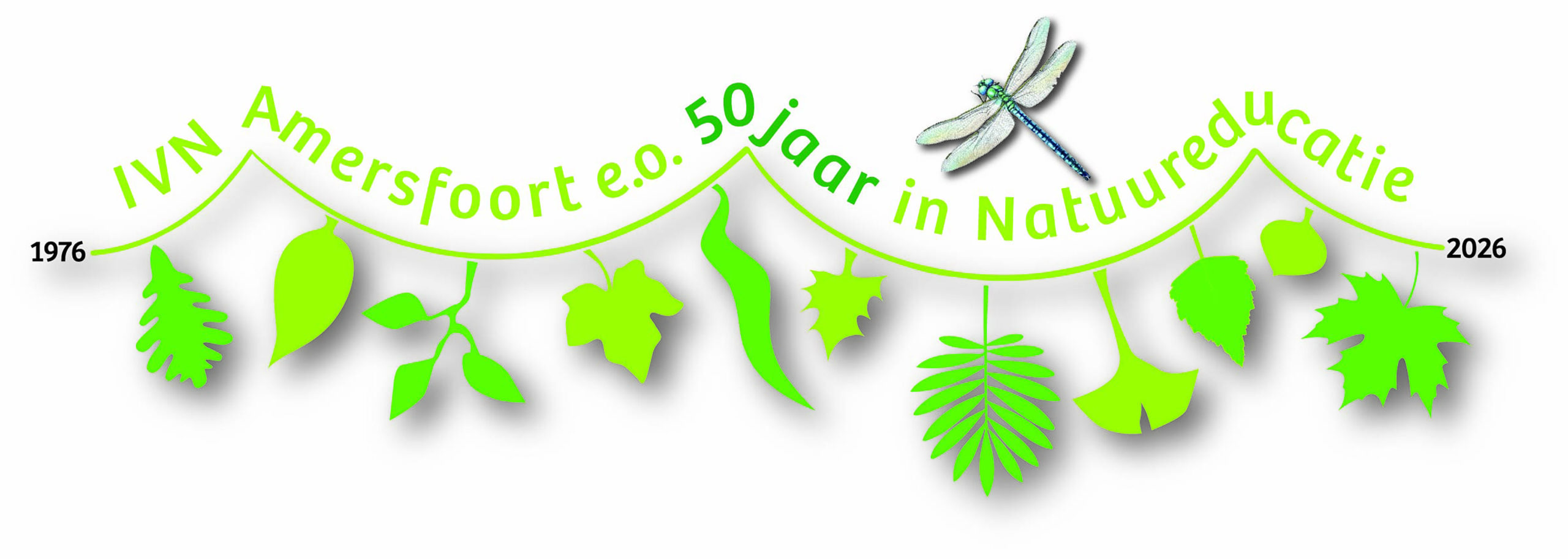 Groene bladerenlijn met tekst "IVN Amersfoort 50 jaar in Natuureducatie", libel bovenaan.