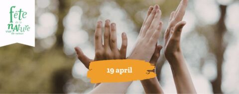 Handen omhoog in de natuur, tekst "19 april", logo "Fête de la Nature".