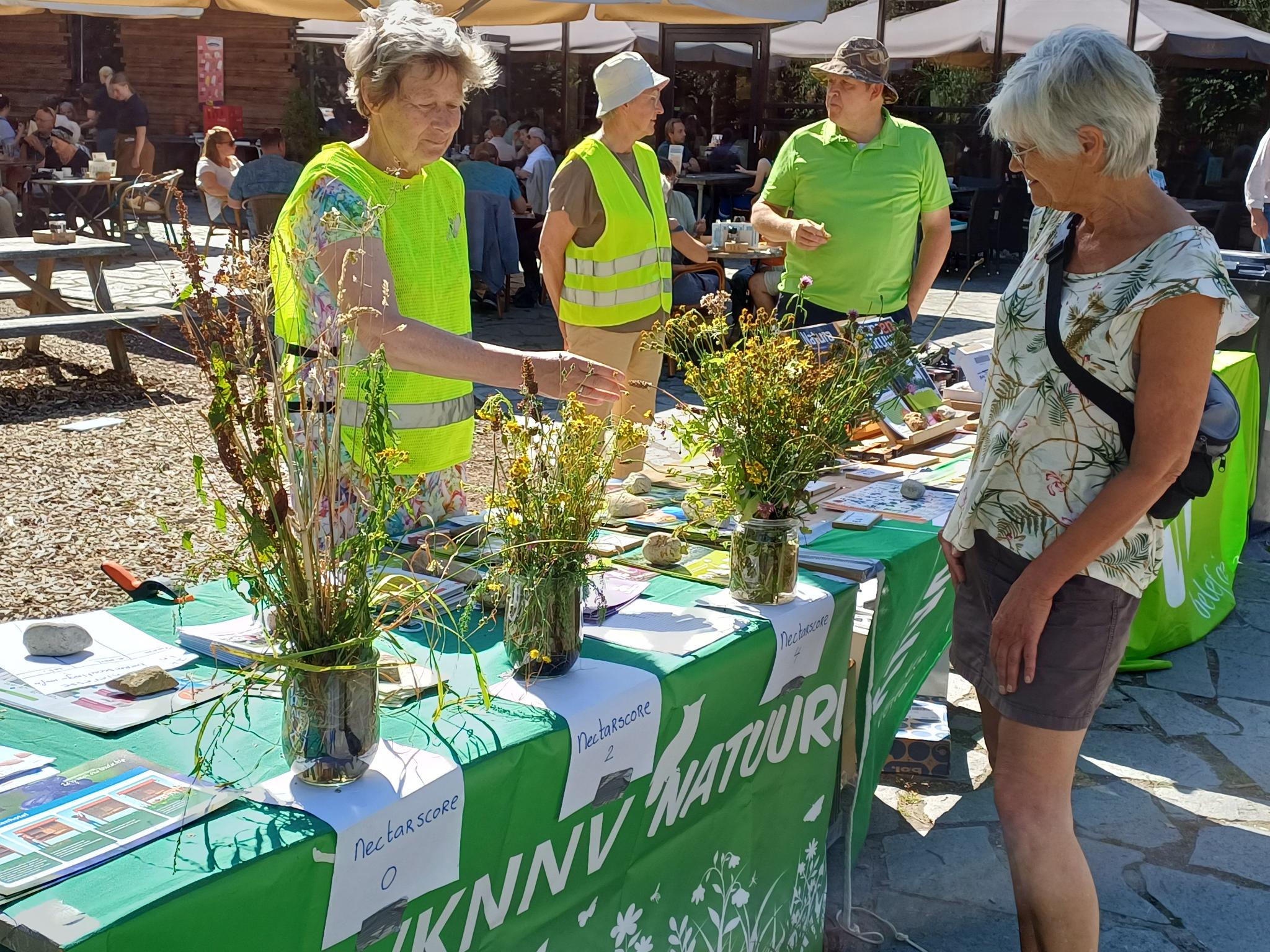 Kraam met thema 'bermscouts' op 7 september