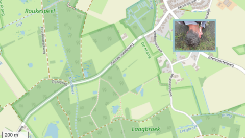 Kaart met wegen en parken rond Peij en Laagbroek, met een close-up van een persoon die op grond ligt.