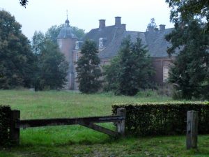 Kasteel Slangenburg in de schemer