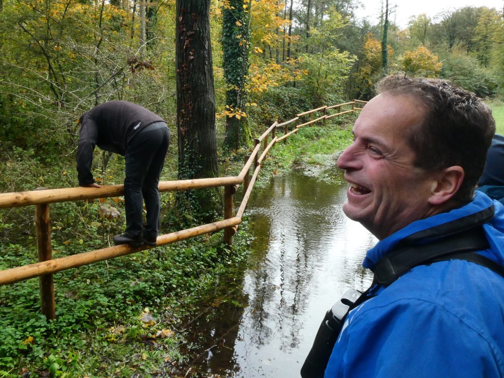 Klimpoging via het hek