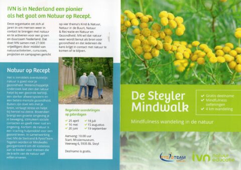 Folder met informatie over De Steyler Mindwalk; mindfulnesswandelingen en natuur op recept.