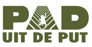 Logo met een pad die uit een trechter springt, en de tekst "PAD UIT DE PUT" in groen.