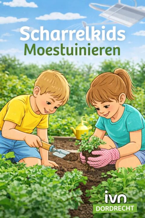 Twee kinderen tuinieren samen in een groene moestuin, met een gieter op de achtergrond.
