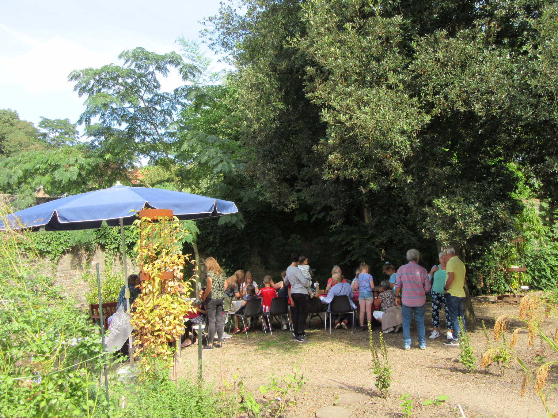 Elsloose kids helpen vogels de winter door
