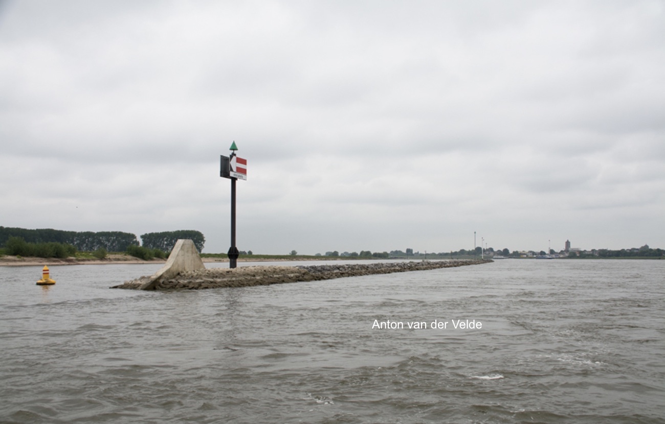 Langsdammen in de Waal