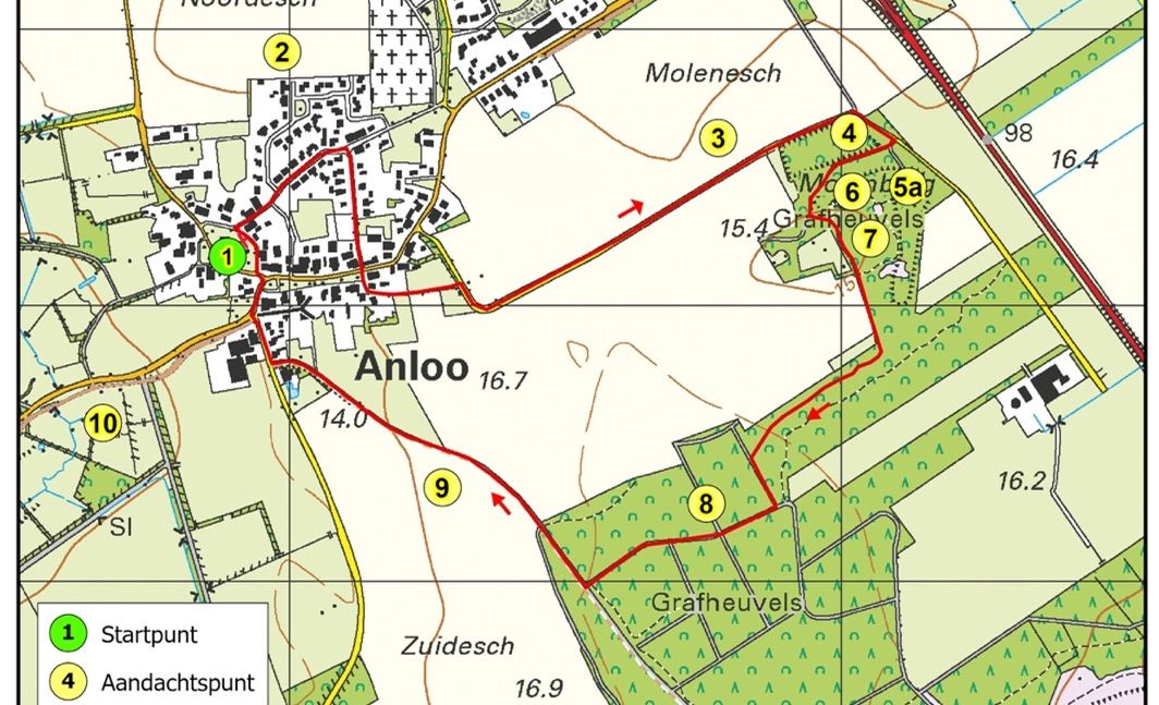 Wandelroutekaart van Anloo met gemarkeerde paden en genummerde aandachtspunten.