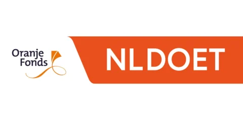Logo van Oranje Fonds en NLDOET in oranje en wit.