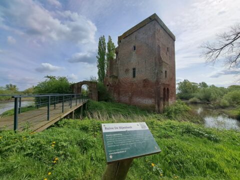 Ruïne De Nijenbeek langs de Ijssel