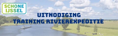 Uitnodiging voor training rivierexpeditie, met logo Schone IJssel en een rivierlandschap.