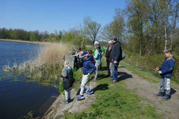 jeugd IVN bij oude visvijver