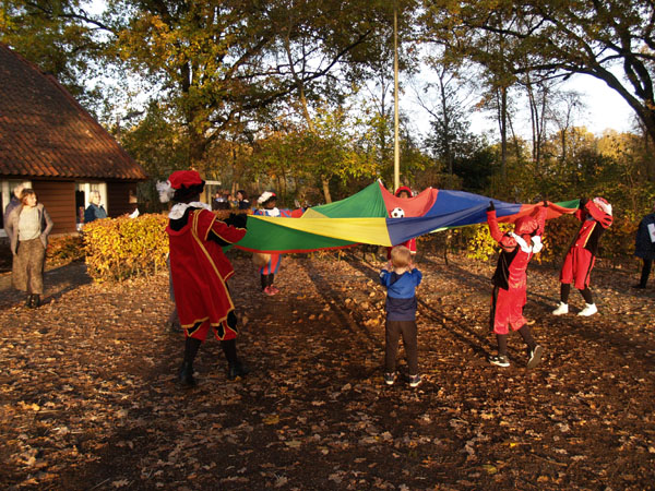sinterklaashuis 2022 parachutespel 4op3