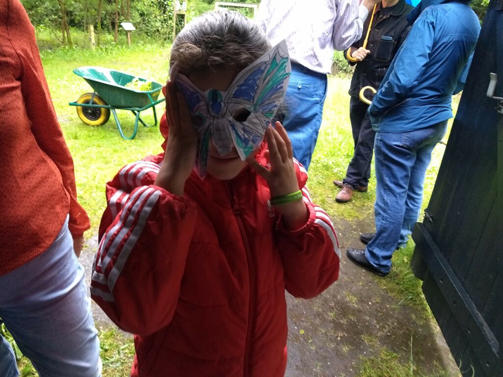 vlindermasker tijdens kindermiddag vlindertuin 4op3