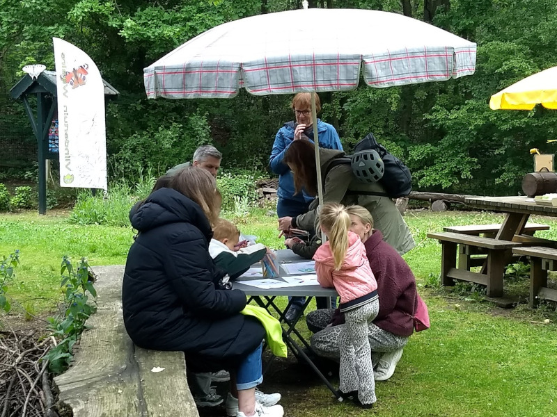 IVN Valkenswaard Waalre kindermiddag 260506 knutselen