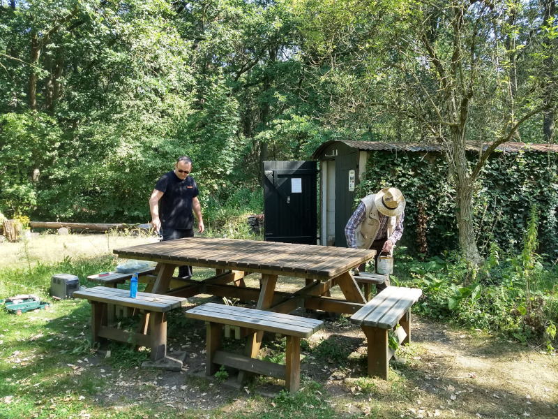 IVN Valkenswaard Waalre vlindertuin beitsen picknickbank 260714