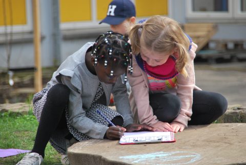 Recordaantal scholen doet mee aan Nationale Buitenlesdag