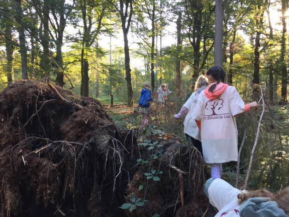 kinderen_boom_bewaarde_land_natuurbeleving