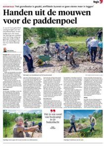 Krantenartikel met foto's van mensen die aan het werk zijn in de natuur
