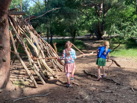 Kinderen uit stenige wijken op ‘overlevingsexpeditie’ in de duinen