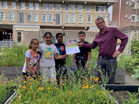 De Ark en Komkids maken de leukste en lekkerste bloemenhapjes