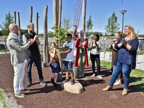 Eerste boom voor Tiny Forest Rijswijk