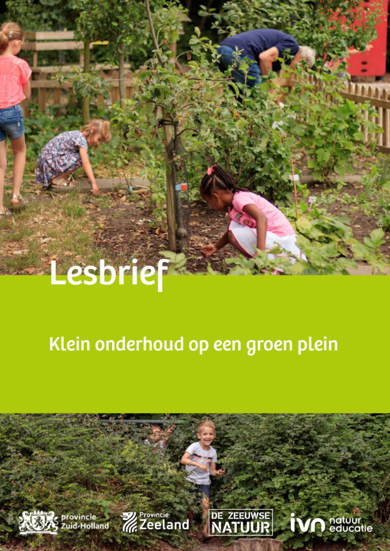 Kinderen verzorgen planten in een groene tuin, met tekst 