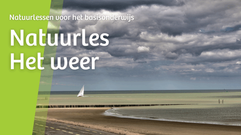 Omslagafbeelding natuurles over het weer, met zee en zeilboot onder bewolkte hemel.