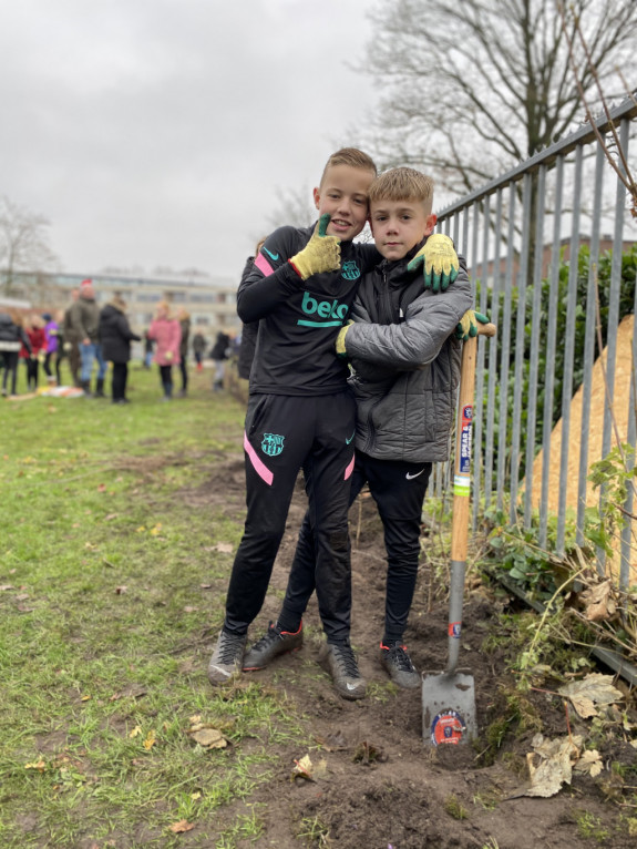 Project Bijles Hoogeveen jongens met schep 