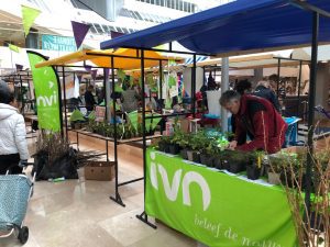 Klimaatmarkt 28 oktober uitdelen Plant en Klaarbox