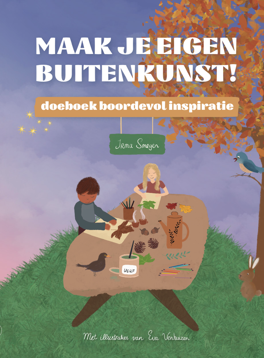 Twee kinderen maken kunst aan tafel buiten onder herfstboom, met creatieve materialen.