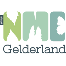 Logo van NME Gelderland met silhouetten van natuurvormen.