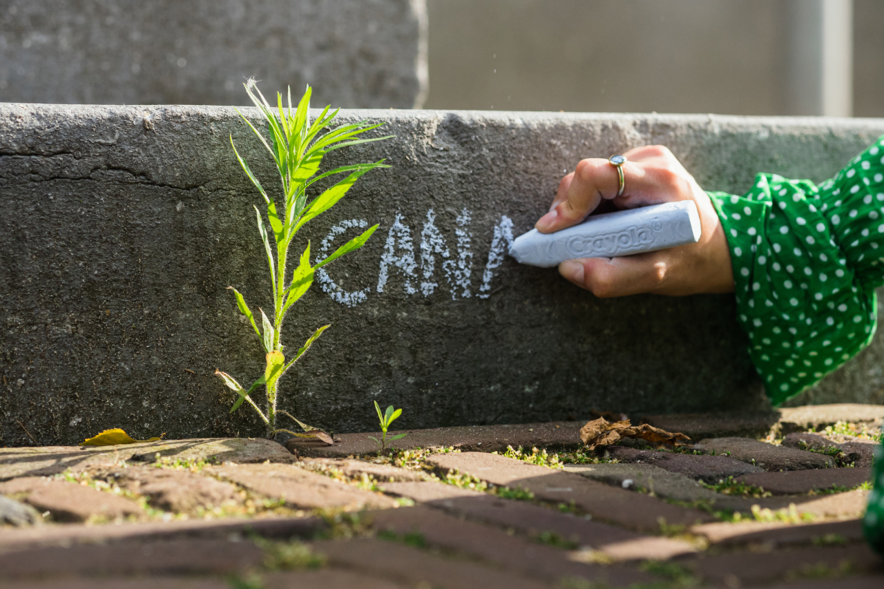 ‘We hebben zestig paar regenlaarsjes in de gang staan’