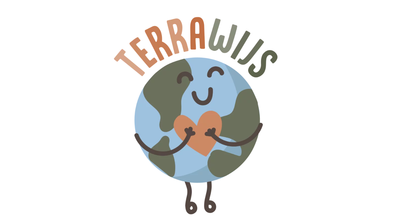 Blije aarde met hart, omringd door "TERRAWIJS", illustreert milieuvriendelijkheid en duurzaamheid.