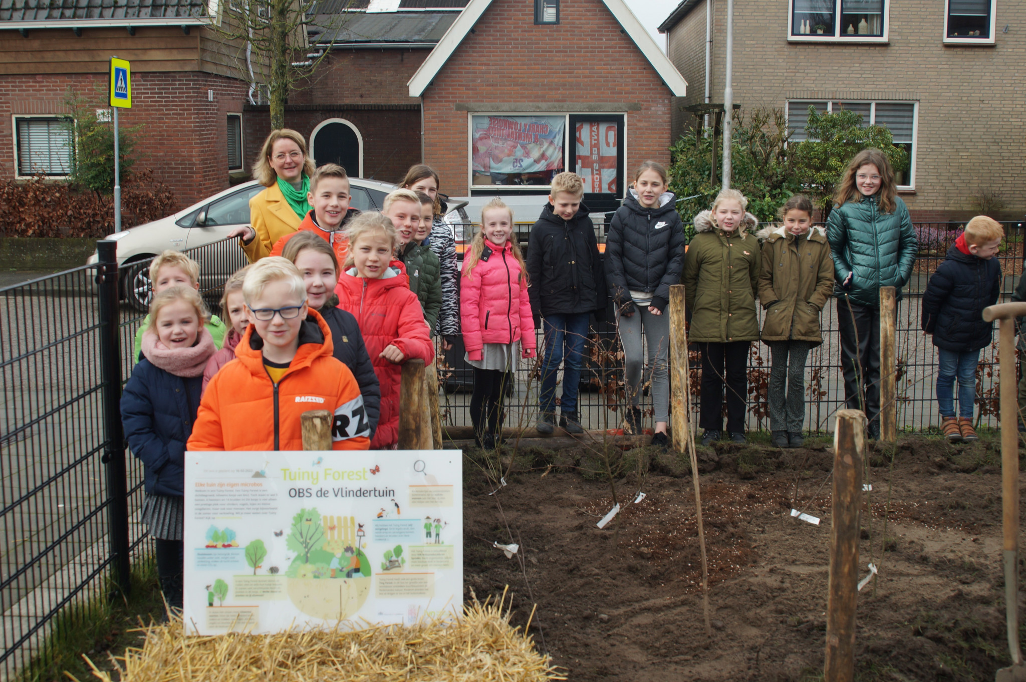 Tuiny Forest op het schoolplein van OBS de Vlindertuin in Ameide