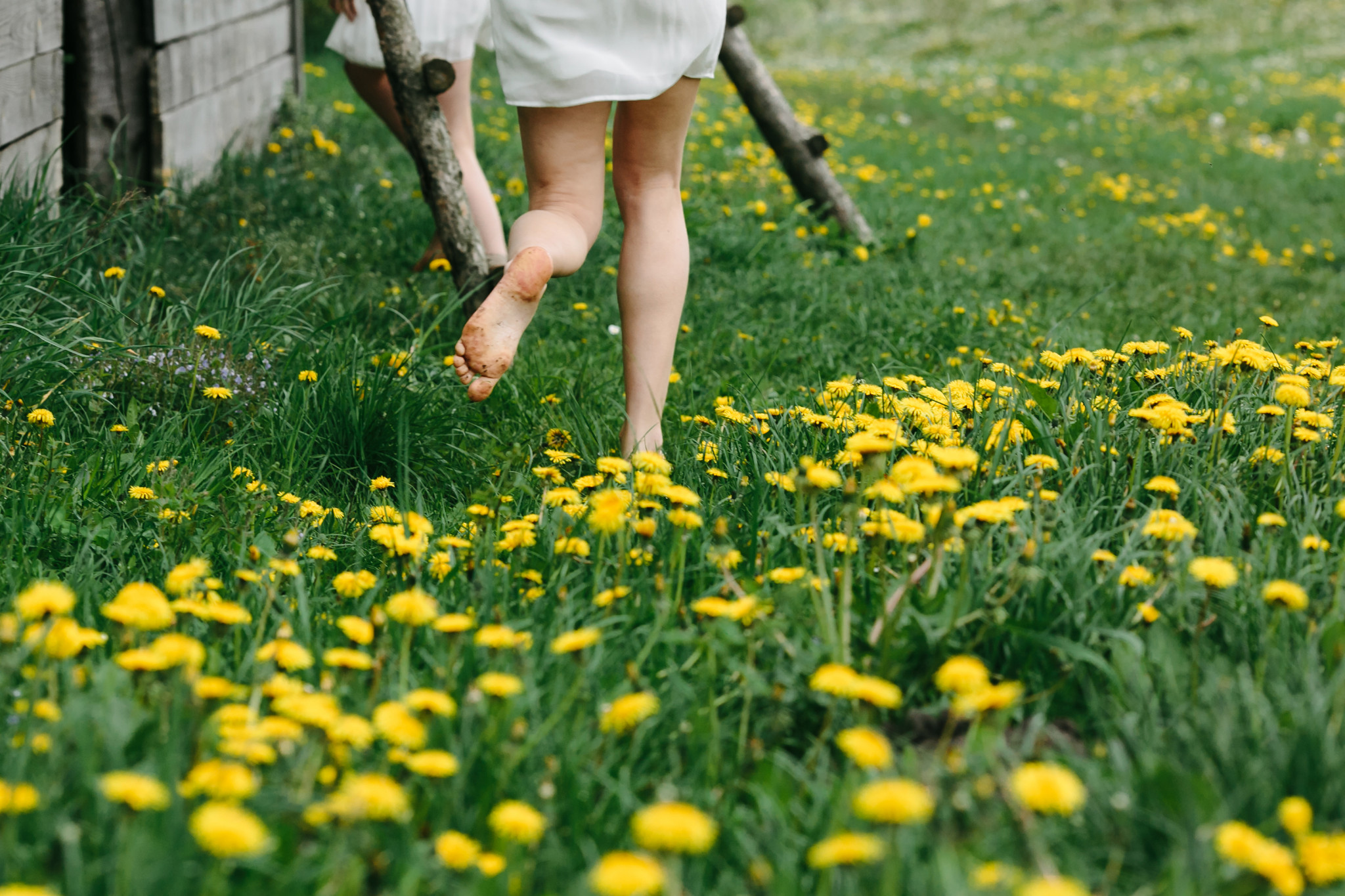 lopen door het gras