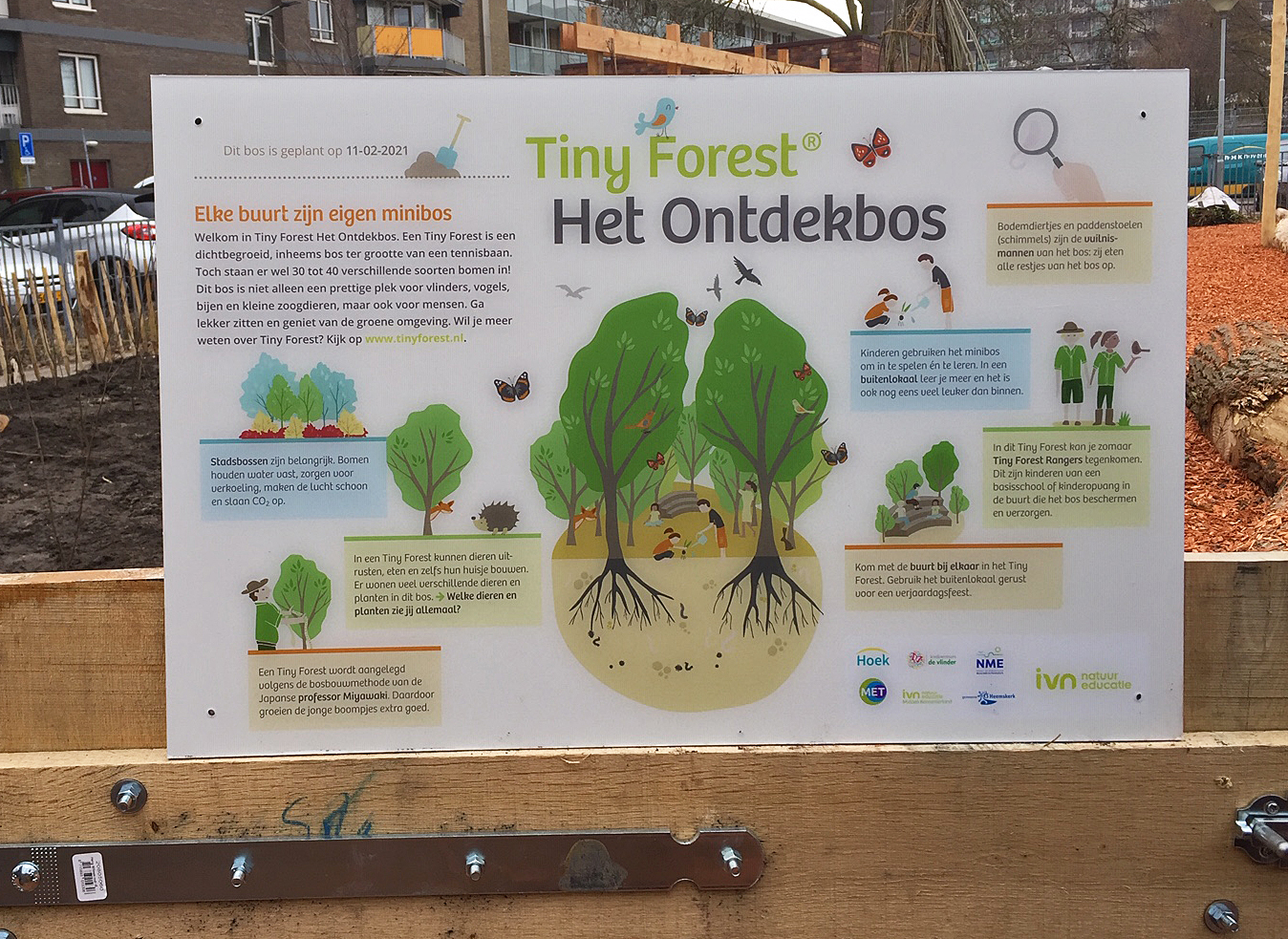 Plantdag Tiny Forest bij basisschool de Vlinder in Heemskerk