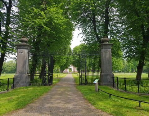 Bij Kasteel Marquette voorlangs