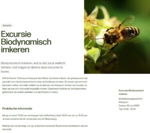 "Promotie voor excursie biodynamisch imkeren met een honingbij op een bloem."