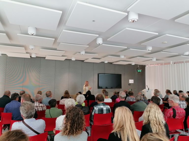Zaal met mensen