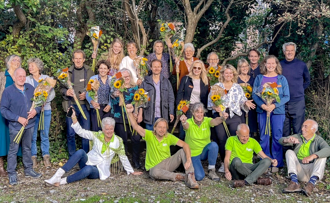 Groepsfoto diplomering NGO 2022-2023, cursisten en begeleidingsteam