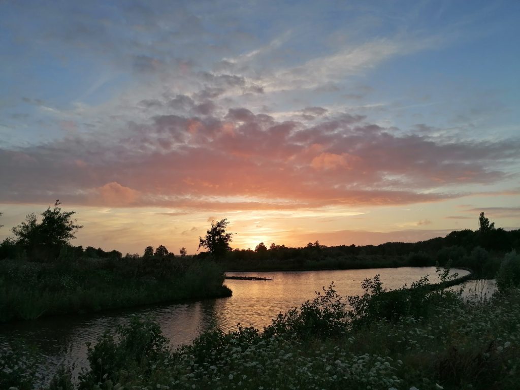 Opkomst zon natuurbegraafplaats Geestmerloo